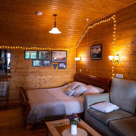 Cherry Cabin - Little Log Cabin In Wales Bettws Cedewain Exterior foto