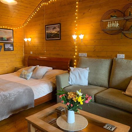 Cherry Cabin - Little Log Cabin In Wales Bettws Cedewain Exterior foto