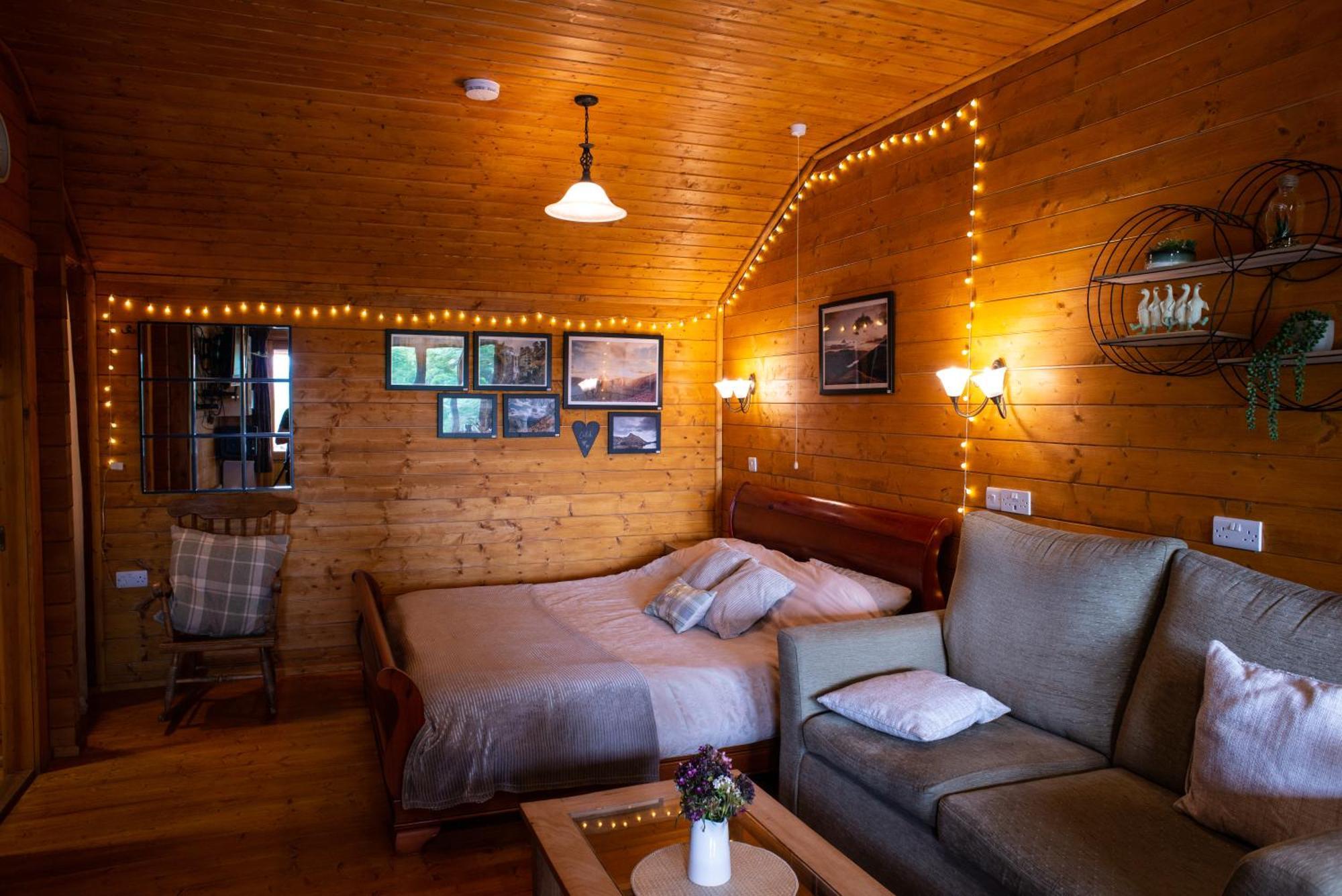 Cherry Cabin - Little Log Cabin In Wales Bettws Cedewain Exterior foto